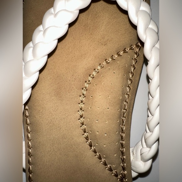 Cliffs by White Mountain white braided flip flop sandal like new 8 boho nautical - Picture 8 of 9